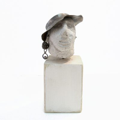 C5282 Figure with Wide Brimmed Hat - Ann Farley