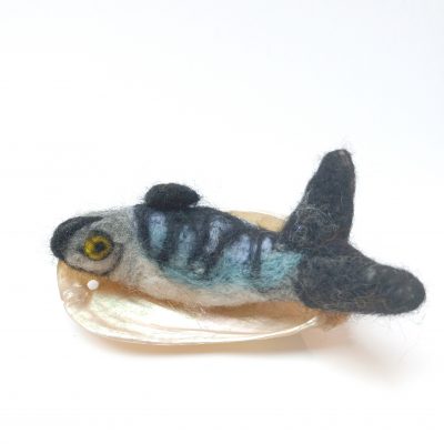 5568C Fish on an Oyster Shell - Sue Clements