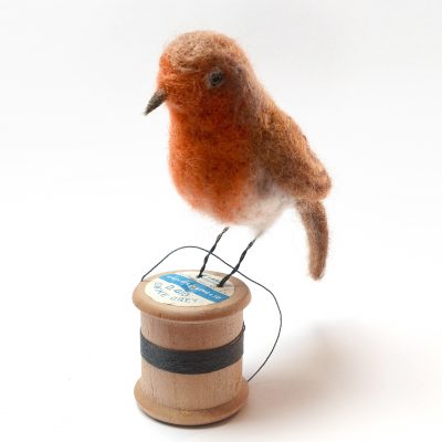 5572C Robin on a Cotton Reel - Sue Clements