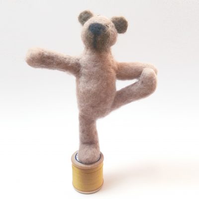 5582C Extended Hand to Big Toe Bear - Sue Clements