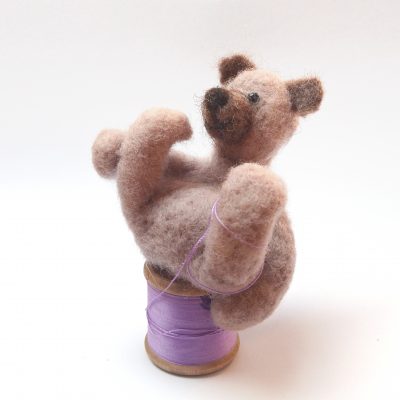 5586C Happy Baby Pose Bear - Sue Clements